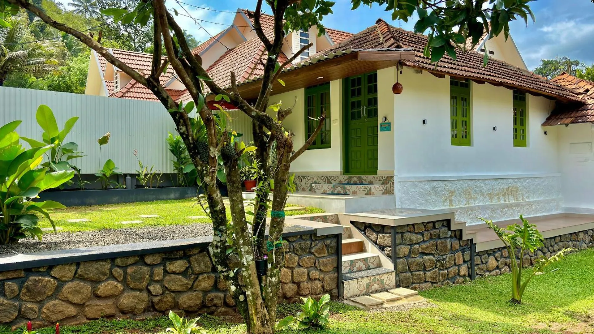 Calm Shack - 2 Bedroom-Boutique Farm Stay Munnar