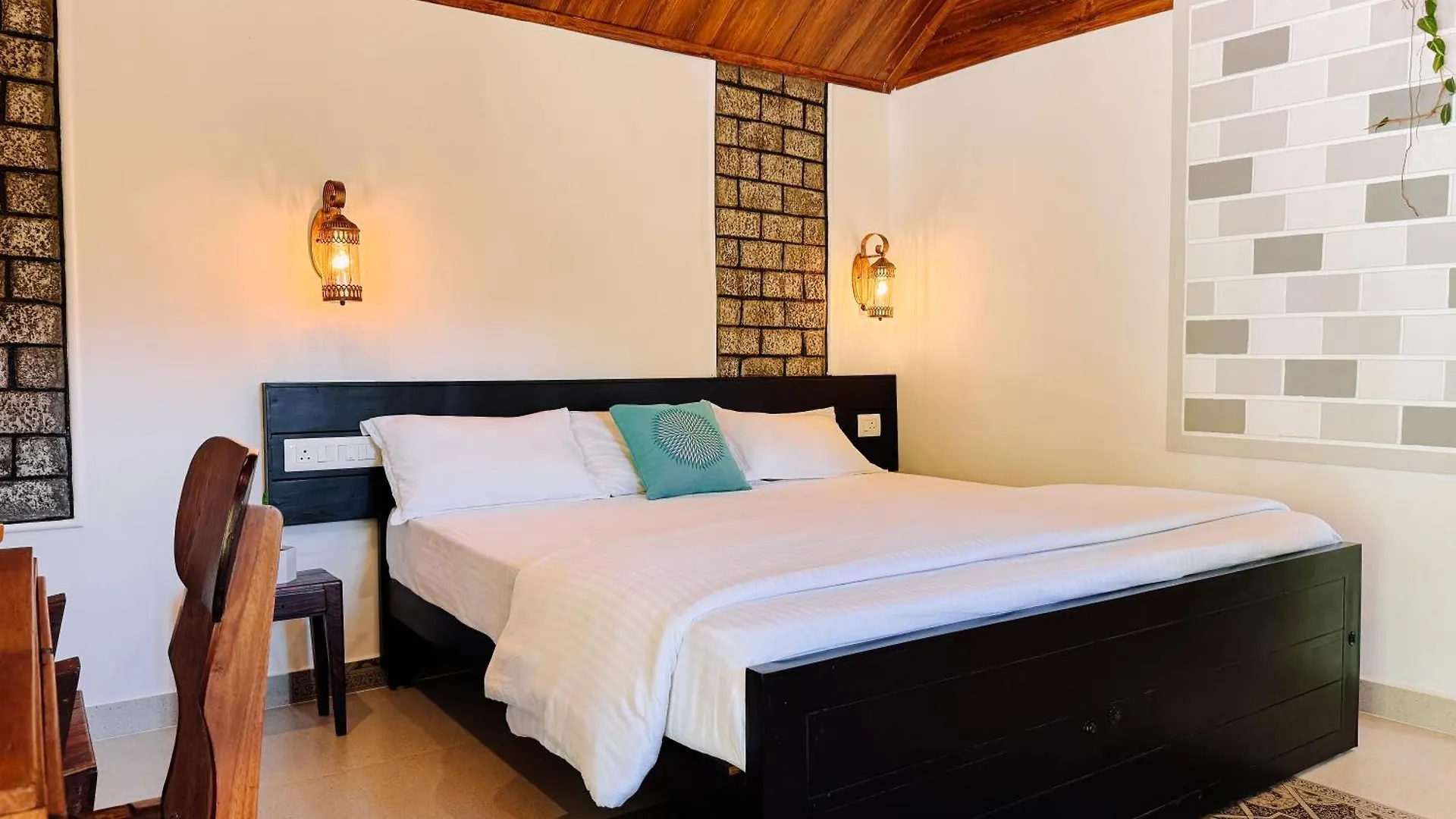 Calm Shack - 2 Bedroom-Boutique Farm Stay Munnar