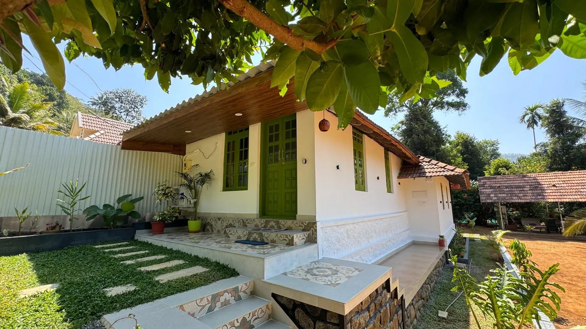 Calm Shack - 2 Bedroom-Boutique Farm Stay Munnar