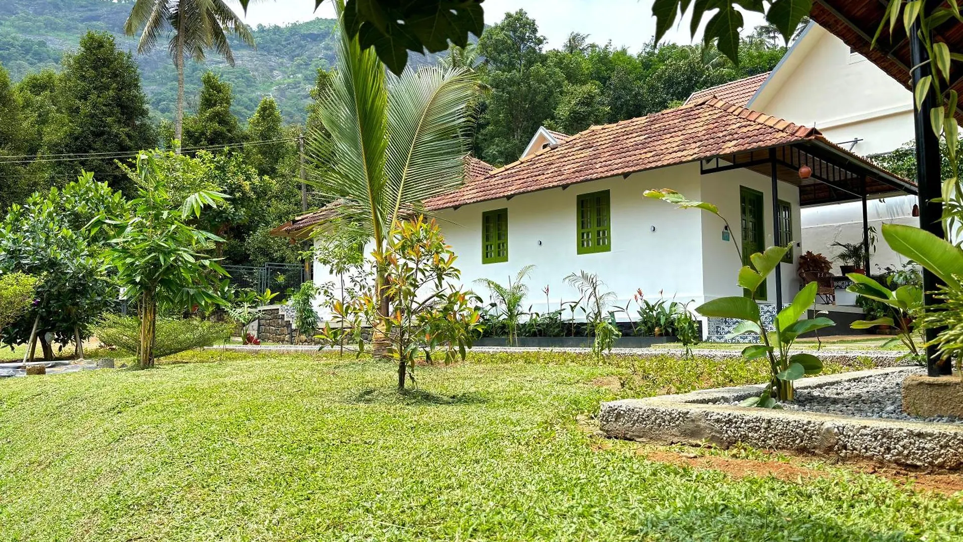 Calm Shack - 2 Bedroom-Boutique Farm Stay Munnar
